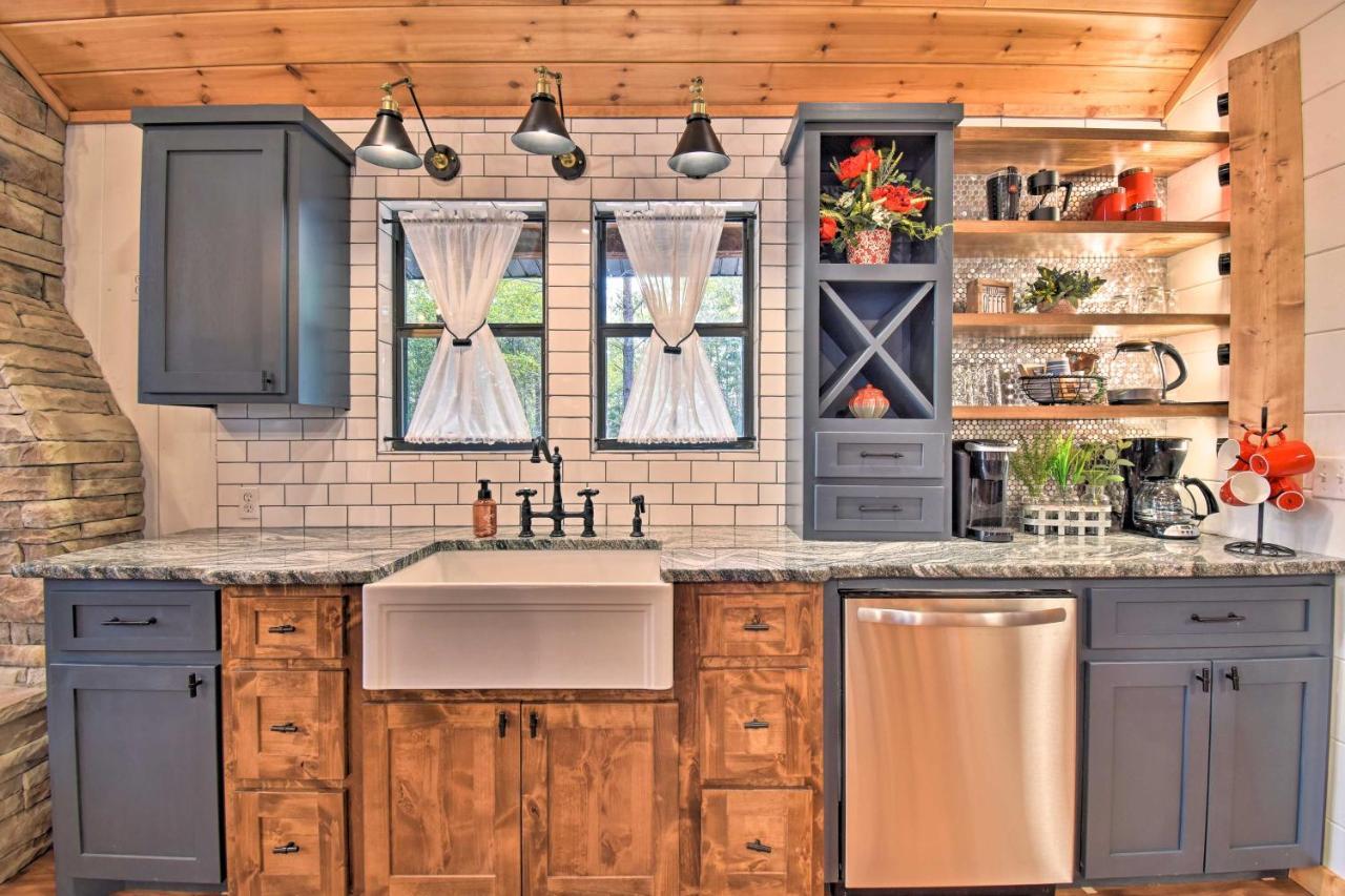 Modern Broken Bow Cabin Large Deck, Bbq And Pergola 外观 照片